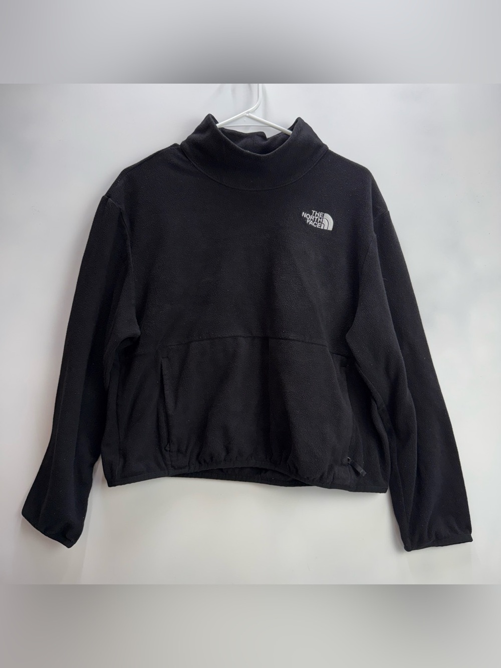 The North Face Women’s Black Fleece Cropped Sweatshirt